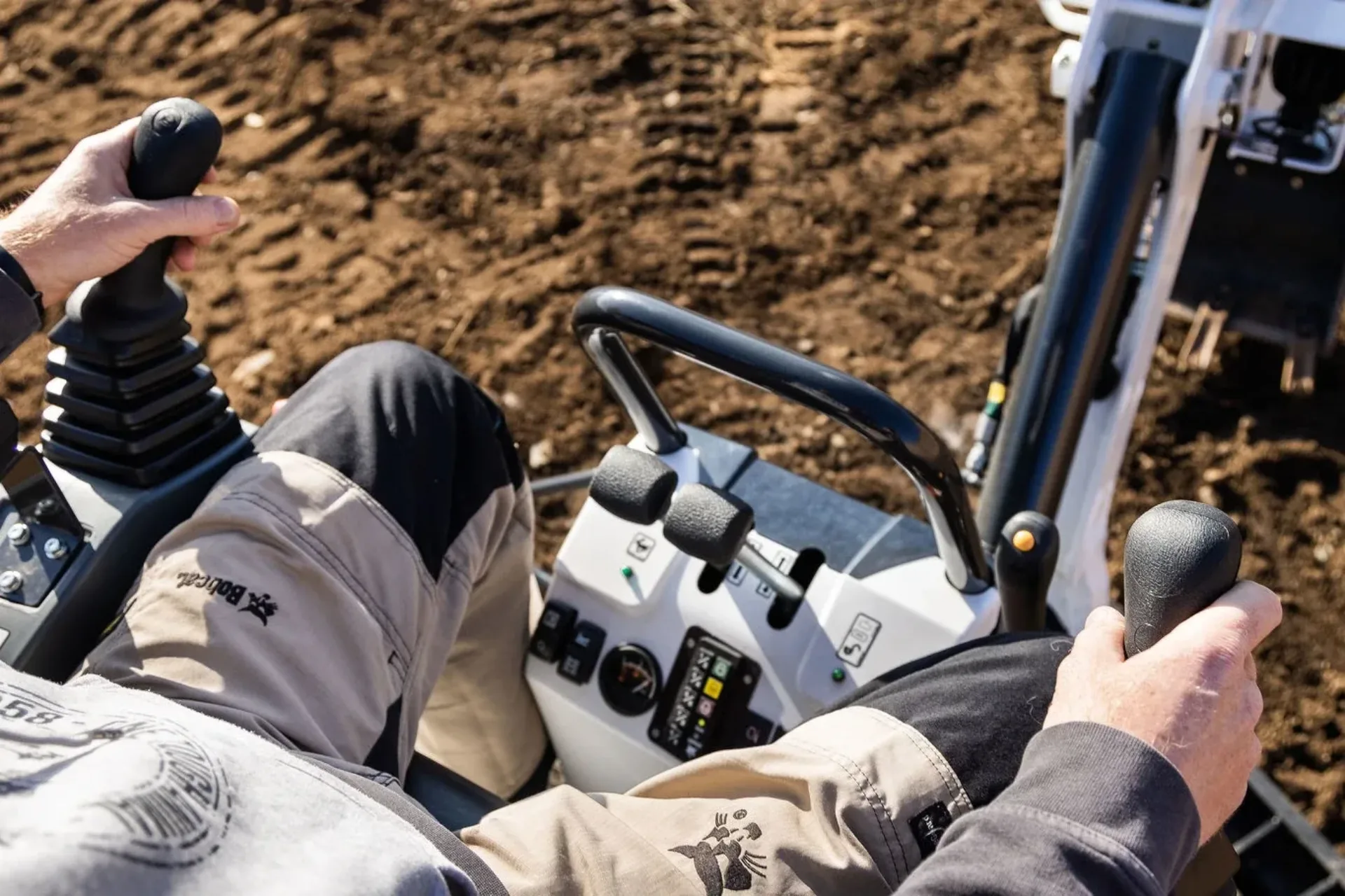 Bobcat E10z comfortabele besturing