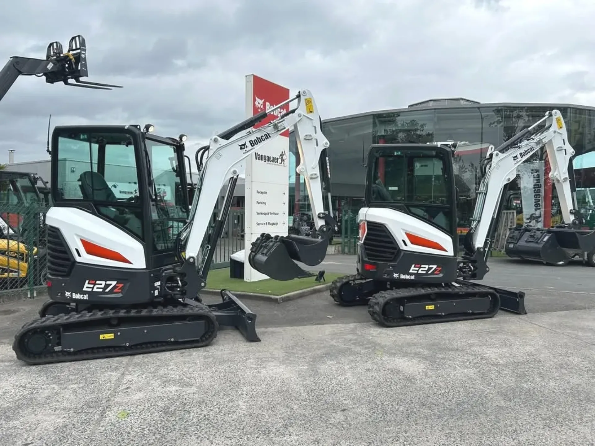 Bobcat E27z minigraver Helicat Vangaever Bobcat