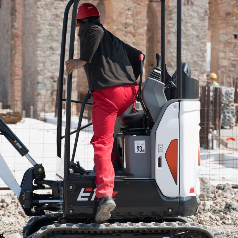 Bobcat E17z minigraver Bobcat Vangaever 04