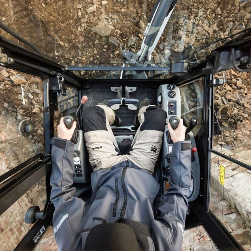 Bobcat E20z minigraver Bobcat Vangaever 04