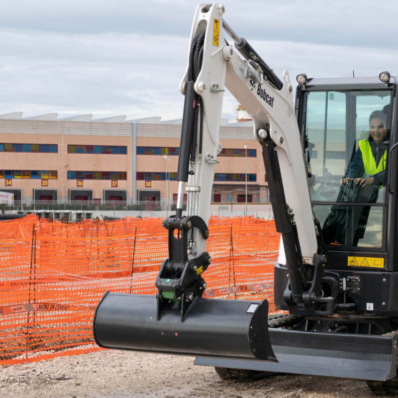 Bobcat E27 minigraver Bobcat Vangaever 01