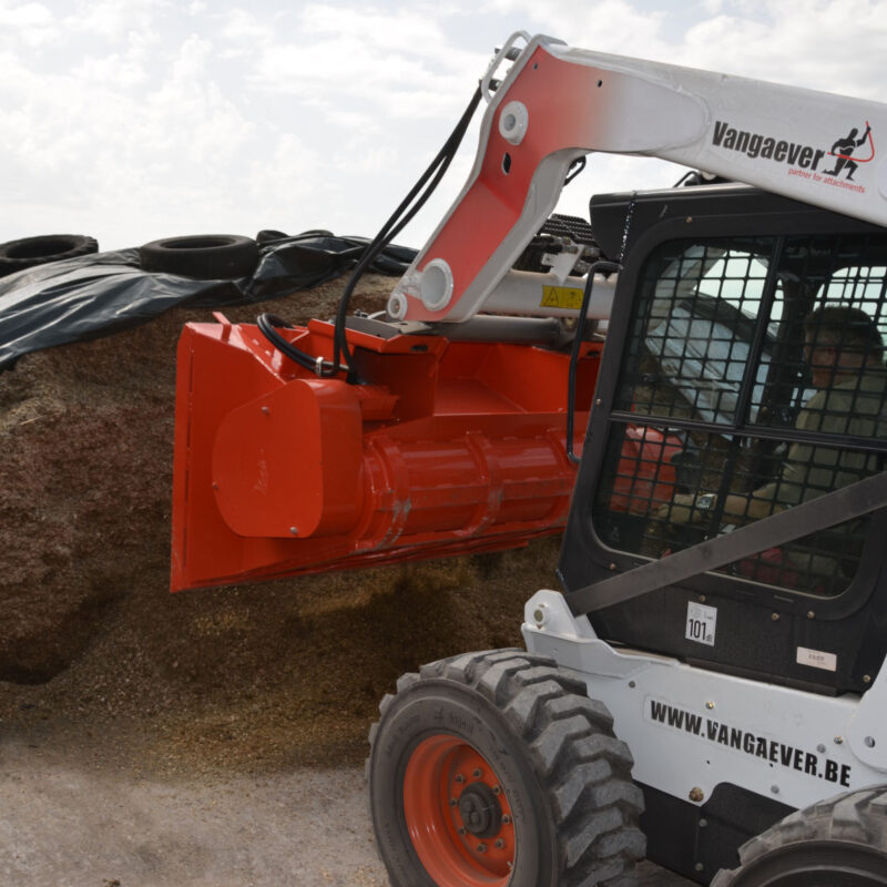 Voederbak bobcat vangaever 6