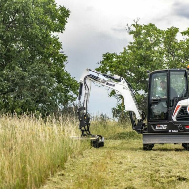 Klepelmaaier zelfnivellerend graafmachine bobcat vangaever 01