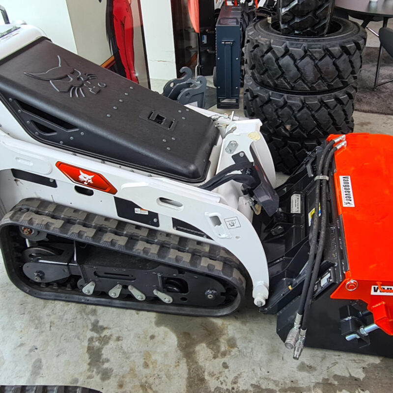 Veegborstel met opvangbak bobcat vangaever 4