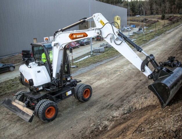 Bobcat E57w minigraver op banden Bobcat Vangaever