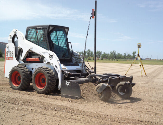 Nivelleerbak met blad bobcat vangaever 1