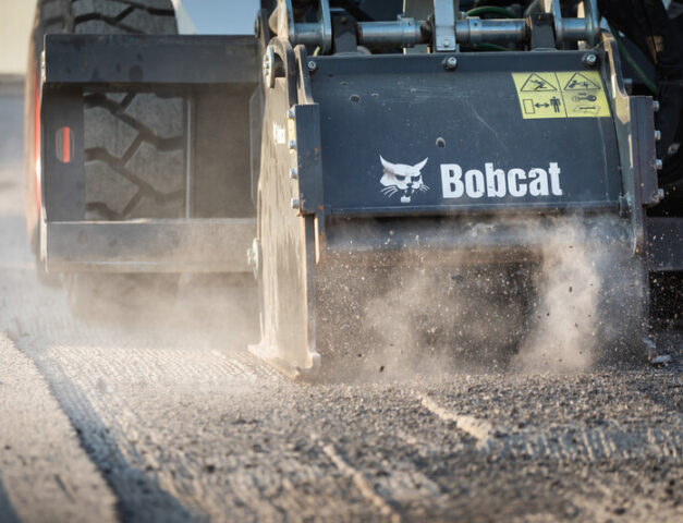 Asfaltfrees Bobcat vangaever 1