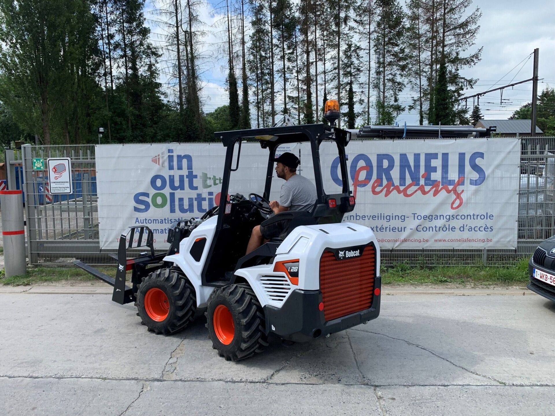 Bobcat L28 kniklader voor Cornelis Fencing 01