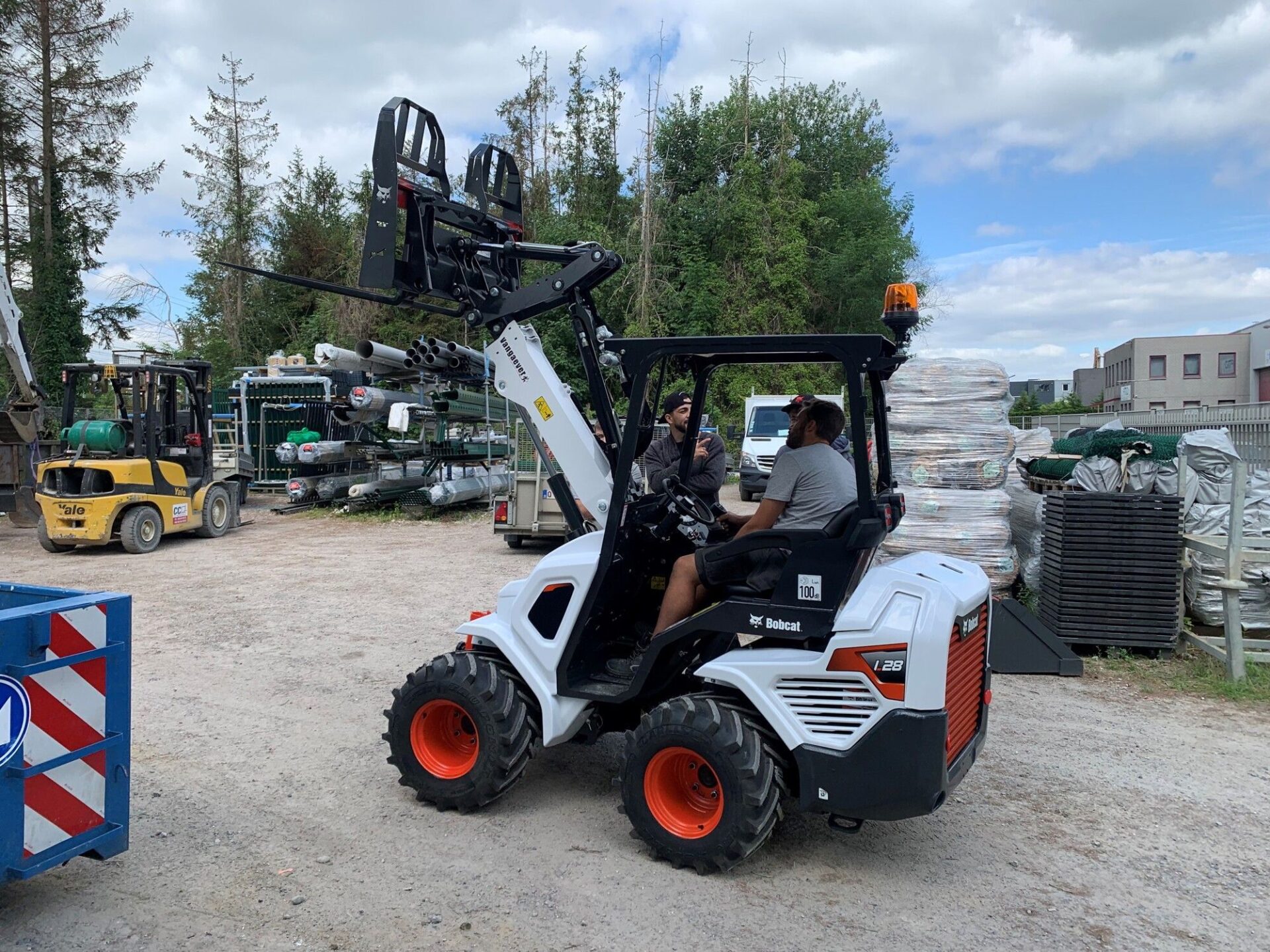 Bobcat L28 kniklader voor Cornelis Fencing 02