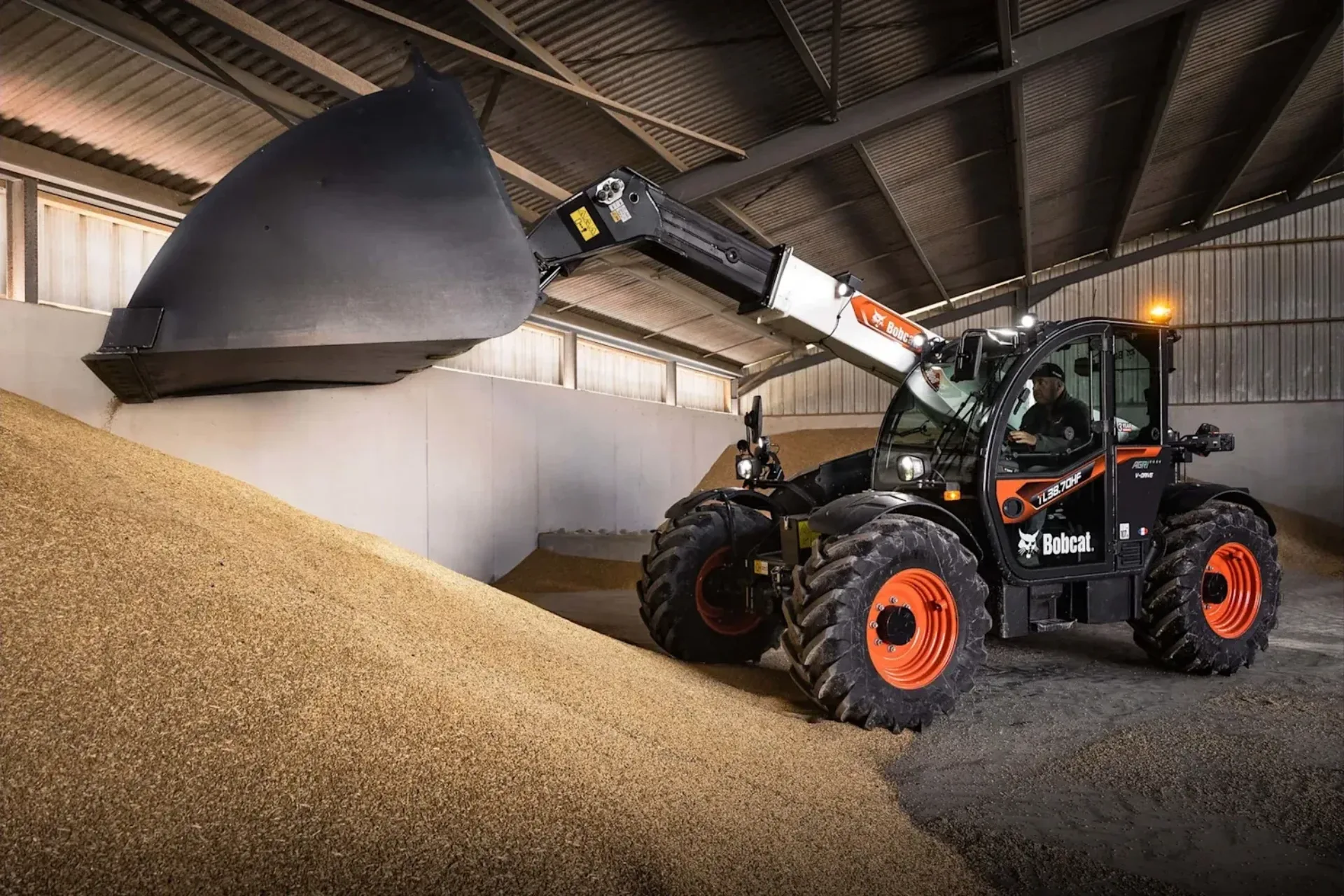 Bobcat TL38 70 HF verreiker v drive Bobcat Vangaever
