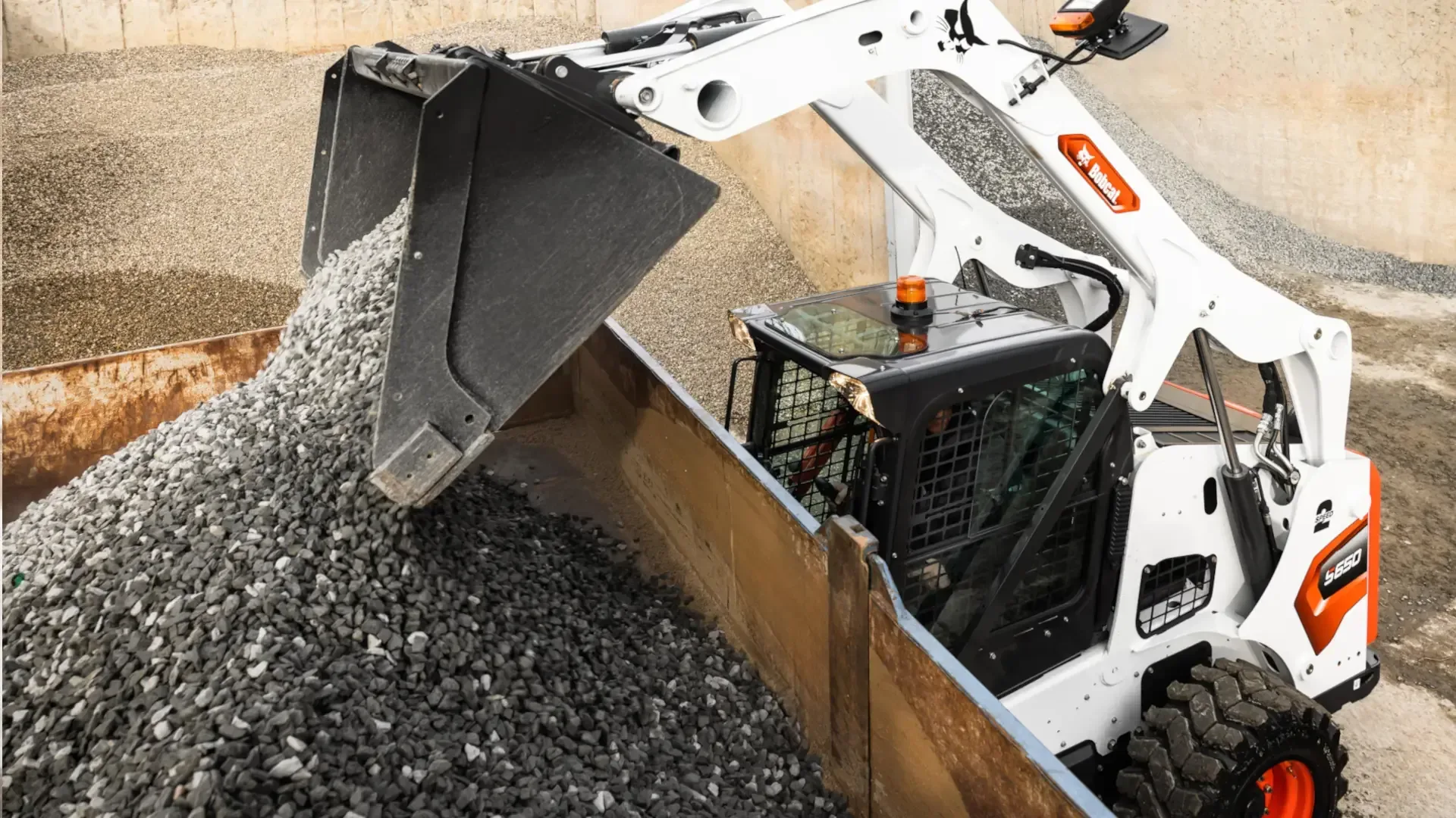 Bobcat schranklader overslag bulkhandling Vangaever Bobcat 02