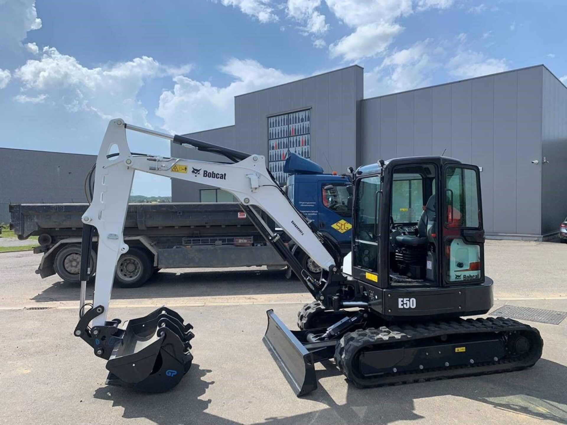 Bobcat e50 stg vangaever 01