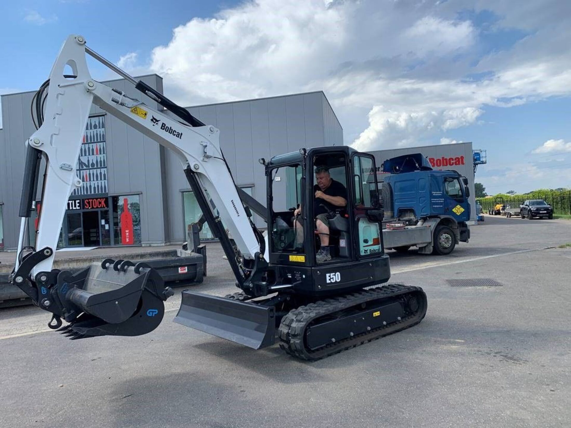 Bobcat e50 stg vangaever 03