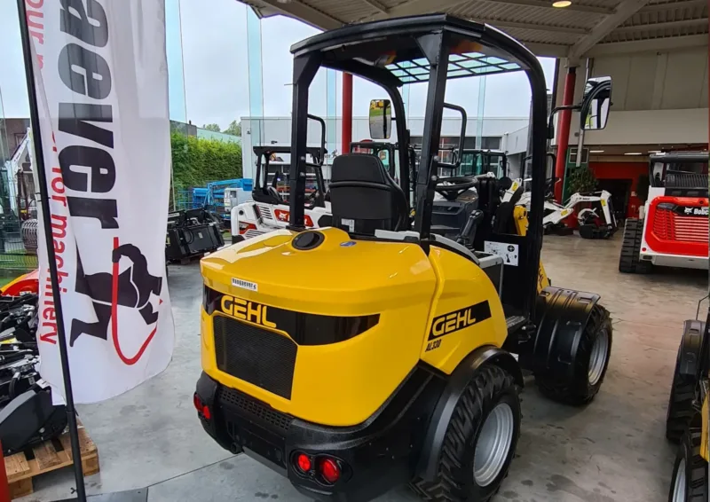 Gehl AL330 kniklader canopy Vangaever 2