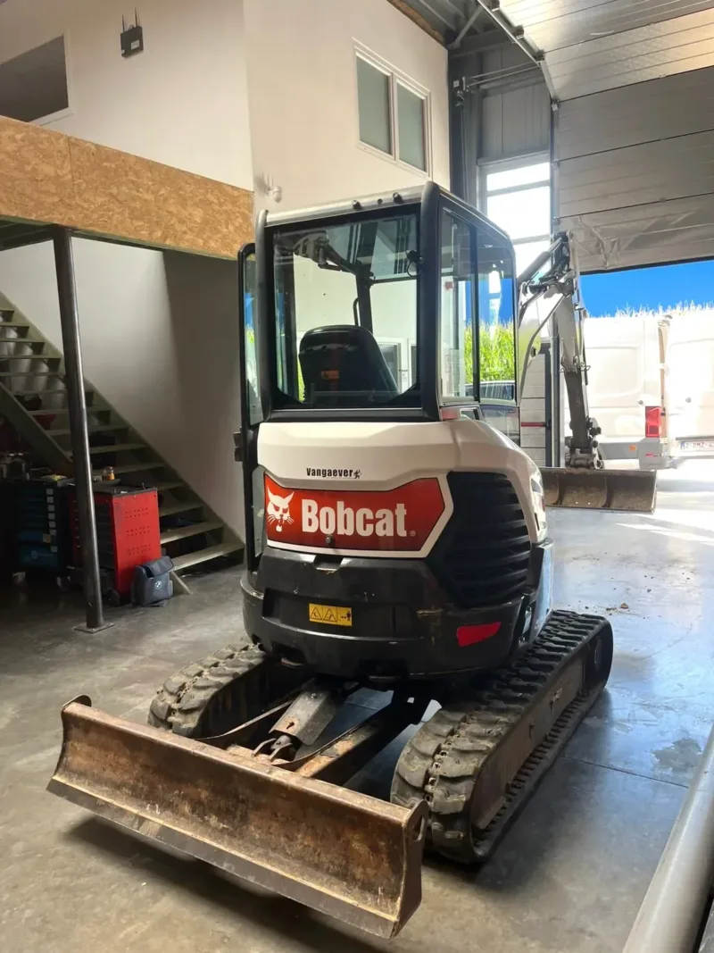 Jongokkazie Bobcat E27z minigraver Bobcat Vangaever 01