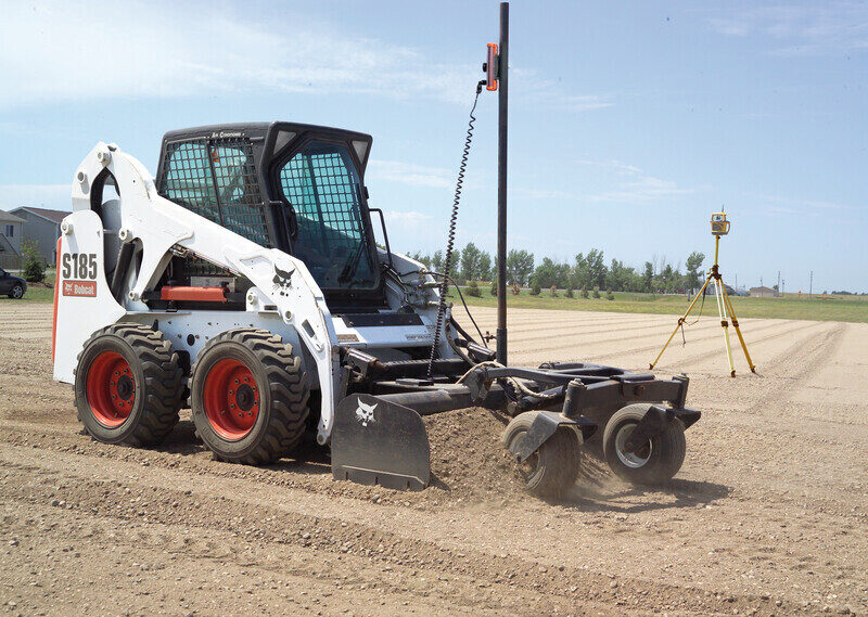 Nivelleerbak met blad bobcat vangaever 1