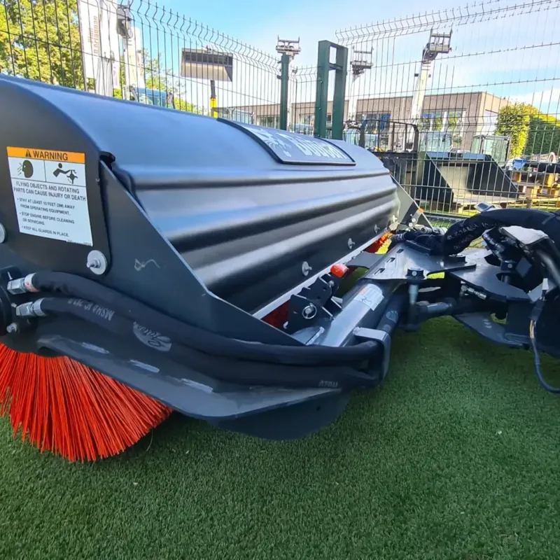 Keerbezem bobcat Vangaever 01