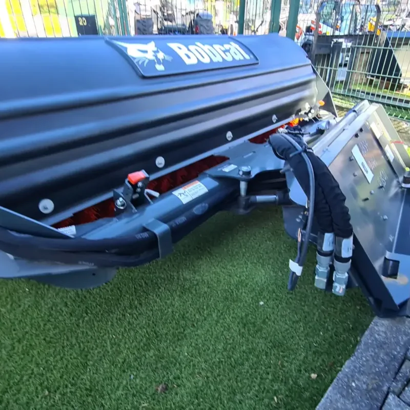 Keerbezem bobcat Vangaever 02