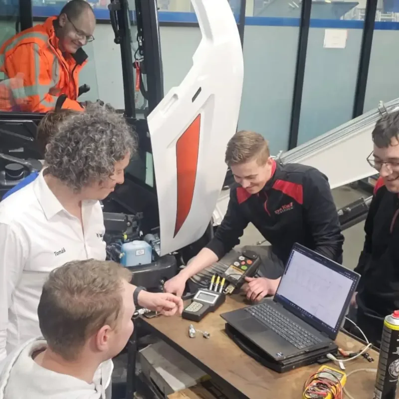 Bobcat Vangaever opleiding