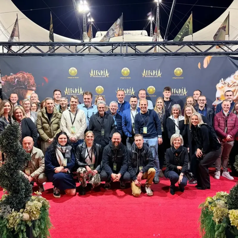 Een goede band bij Bobcat Vangaever circque du soleil