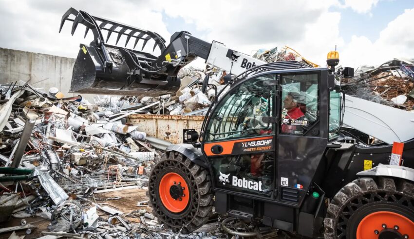Verreiker recyclage afvalverwerking Bobcat Vangaever 23