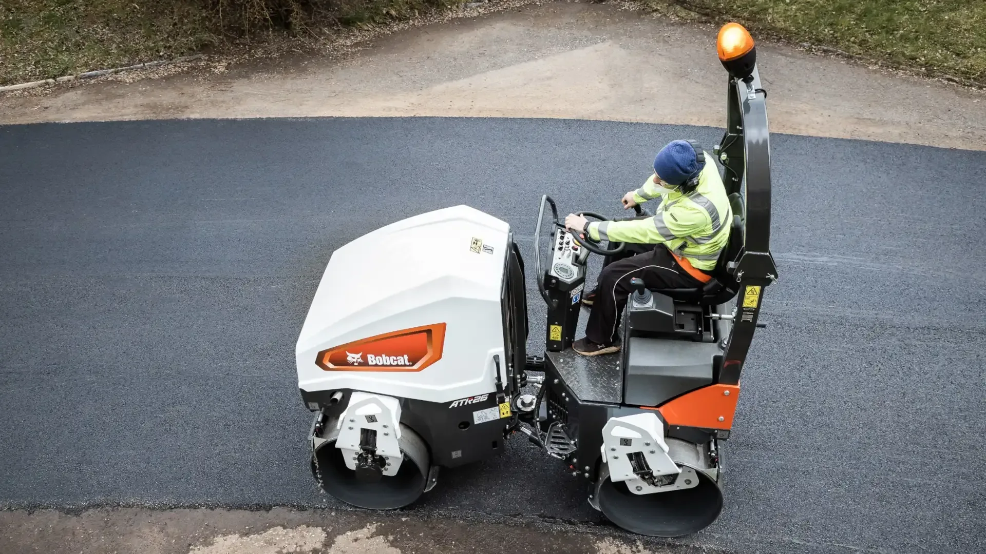 Bobcat verdichtingsmaterieel wegwerkzaamheden Vangaever Bobcat 01